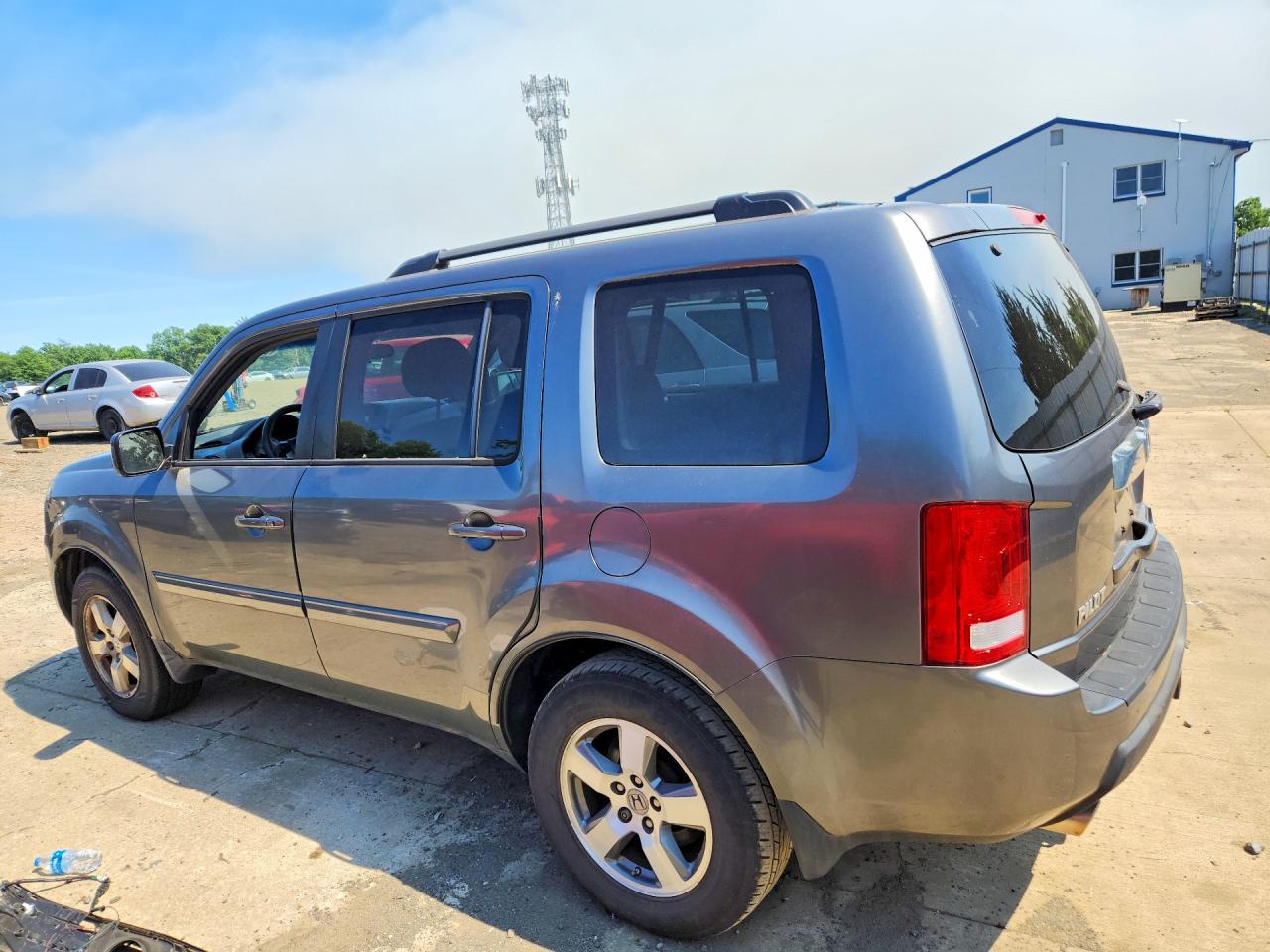 5FNYF4H47BB021318 · 2011 HONDA PILOT · 2/13