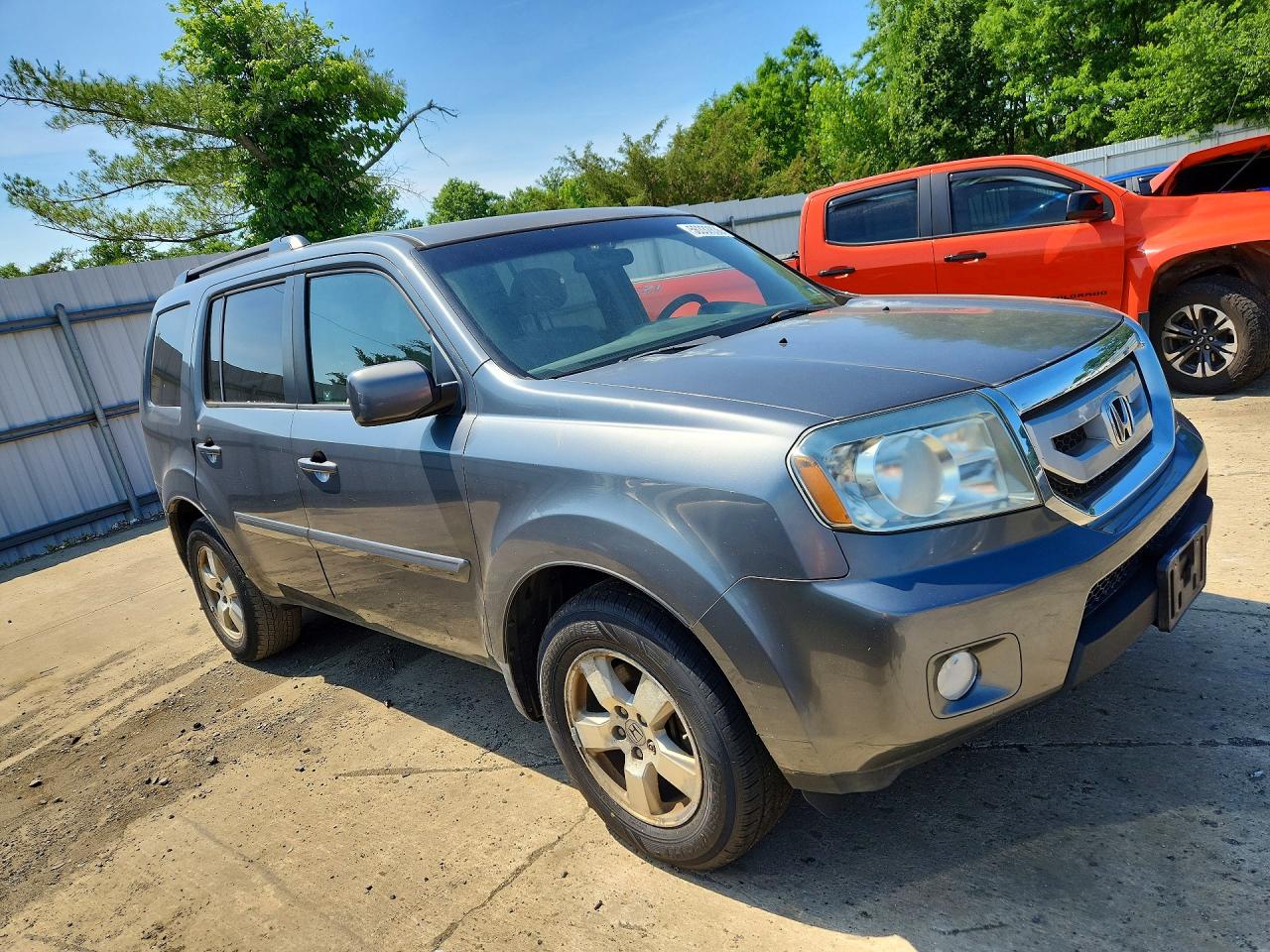 5FNYF4H47BB021318 · 2011 HONDA PILOT · 4/13