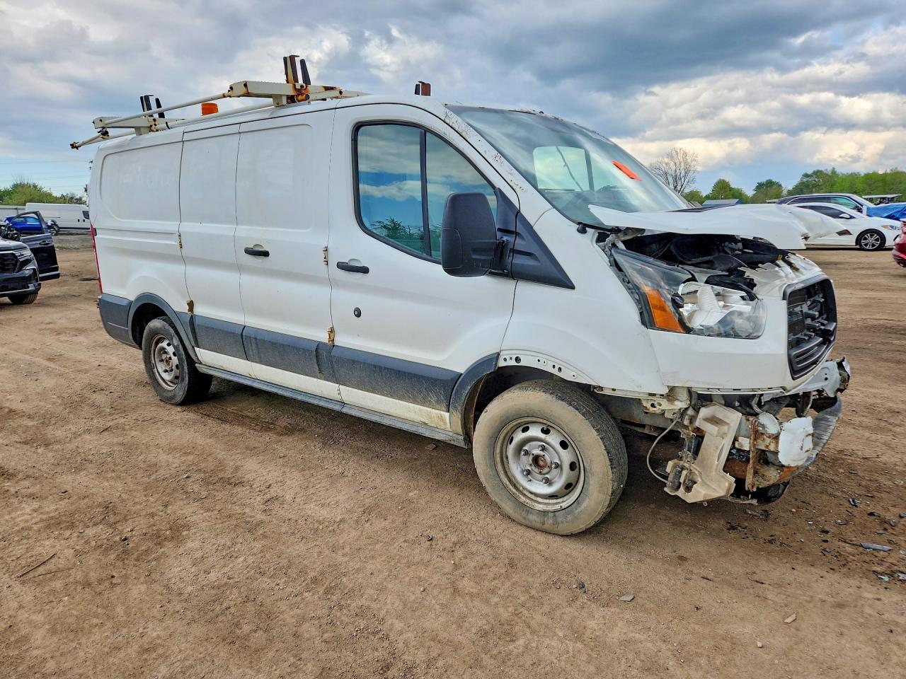 1FTNE1ZM3FKA59348 · 2015 FORD TRANSIT · 4/13