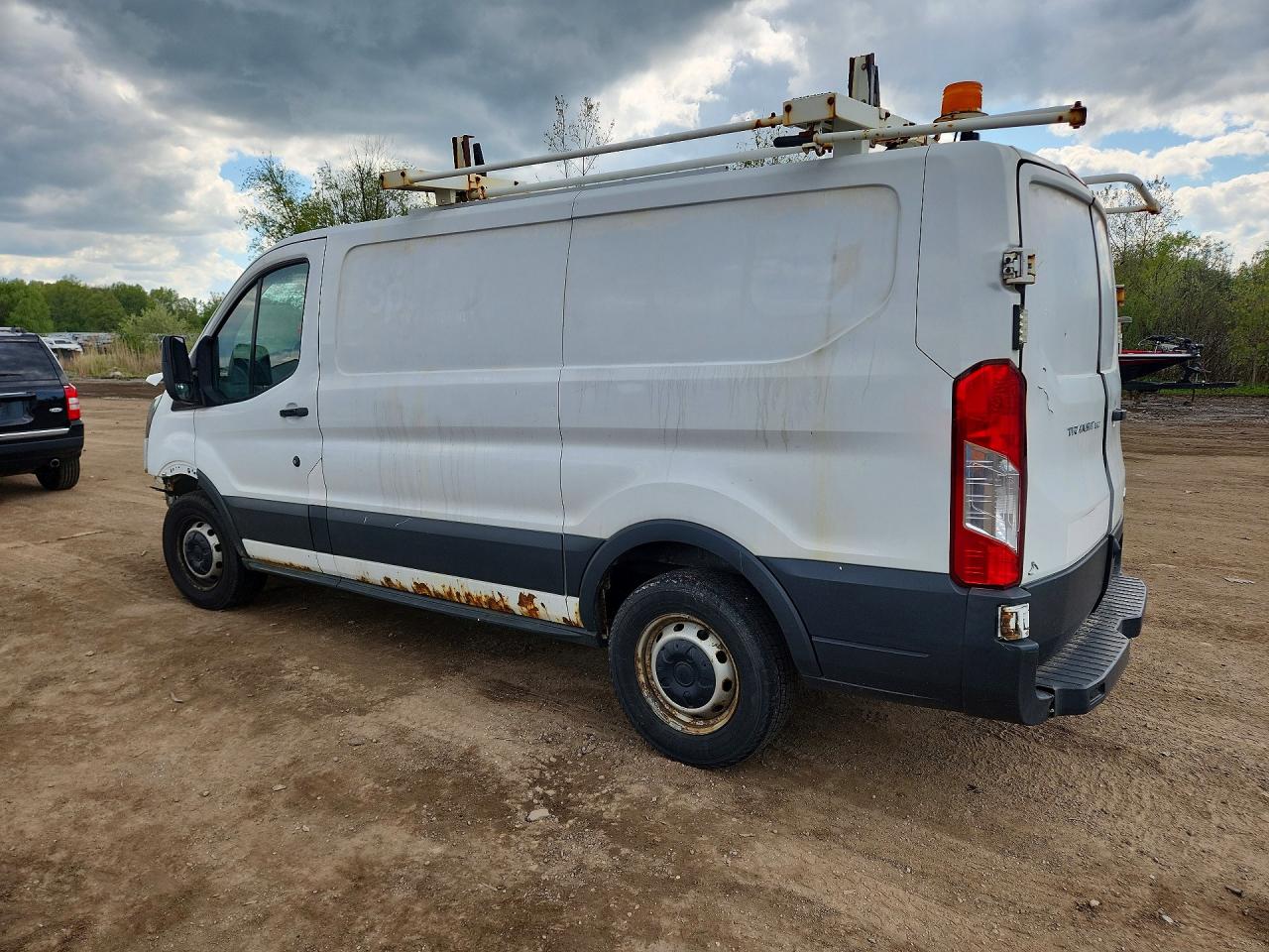 1FTNE1ZM3FKA59348 · 2015 FORD TRANSIT · 2/13