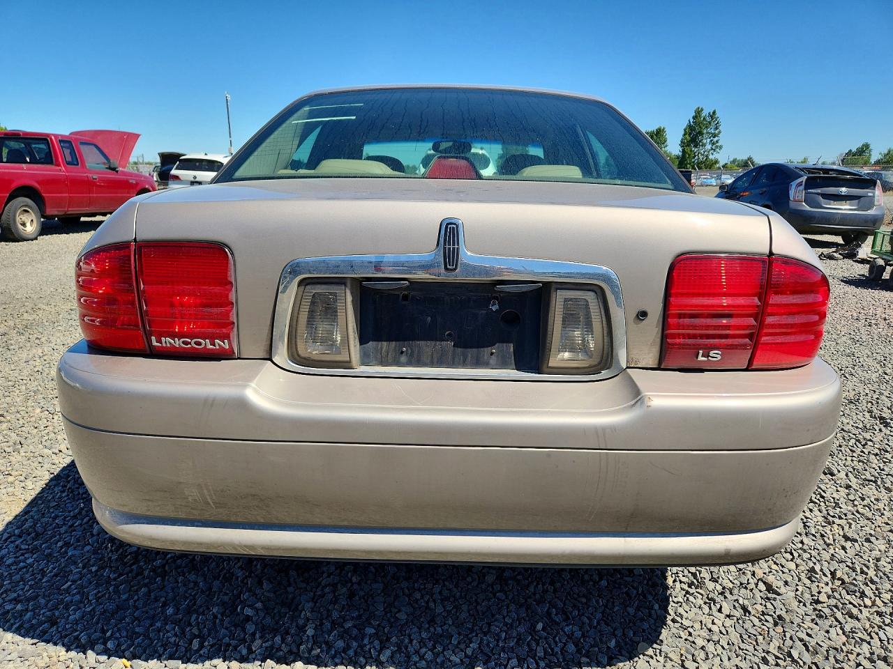 1LNHM87A0YY904864 · 2000 LINCOLN LS · 6/12
