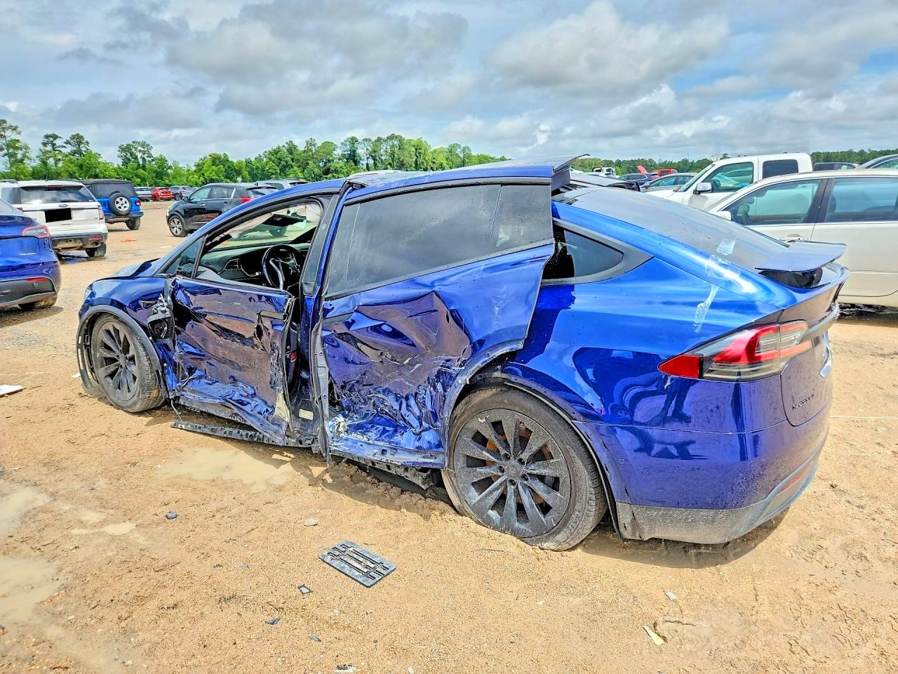 5YJXCDE2XHF046715 · 2017 TESLA MODEL X · 2/12
