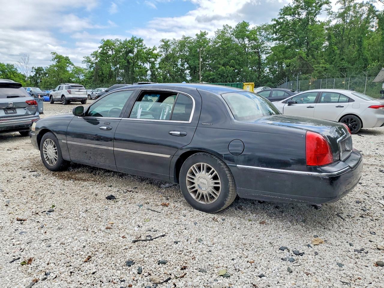 1LNHM85V86Y646452 · 2006 LINCOLN TOWN CAR · 2/12