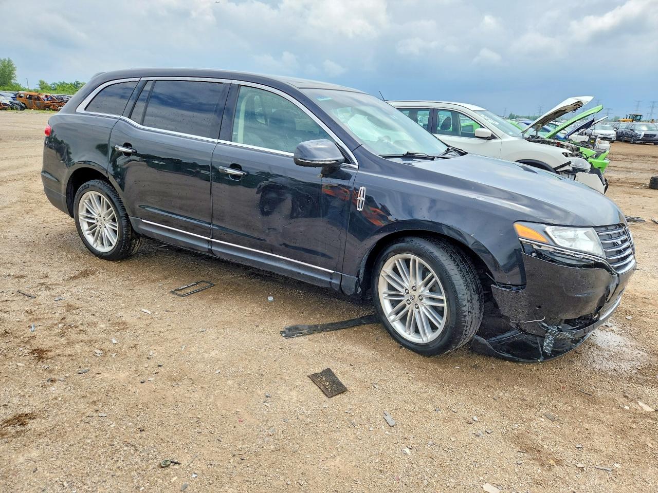2LMHJ5AT0KBL03805 · 2019 LINCOLN MKT · 4/13