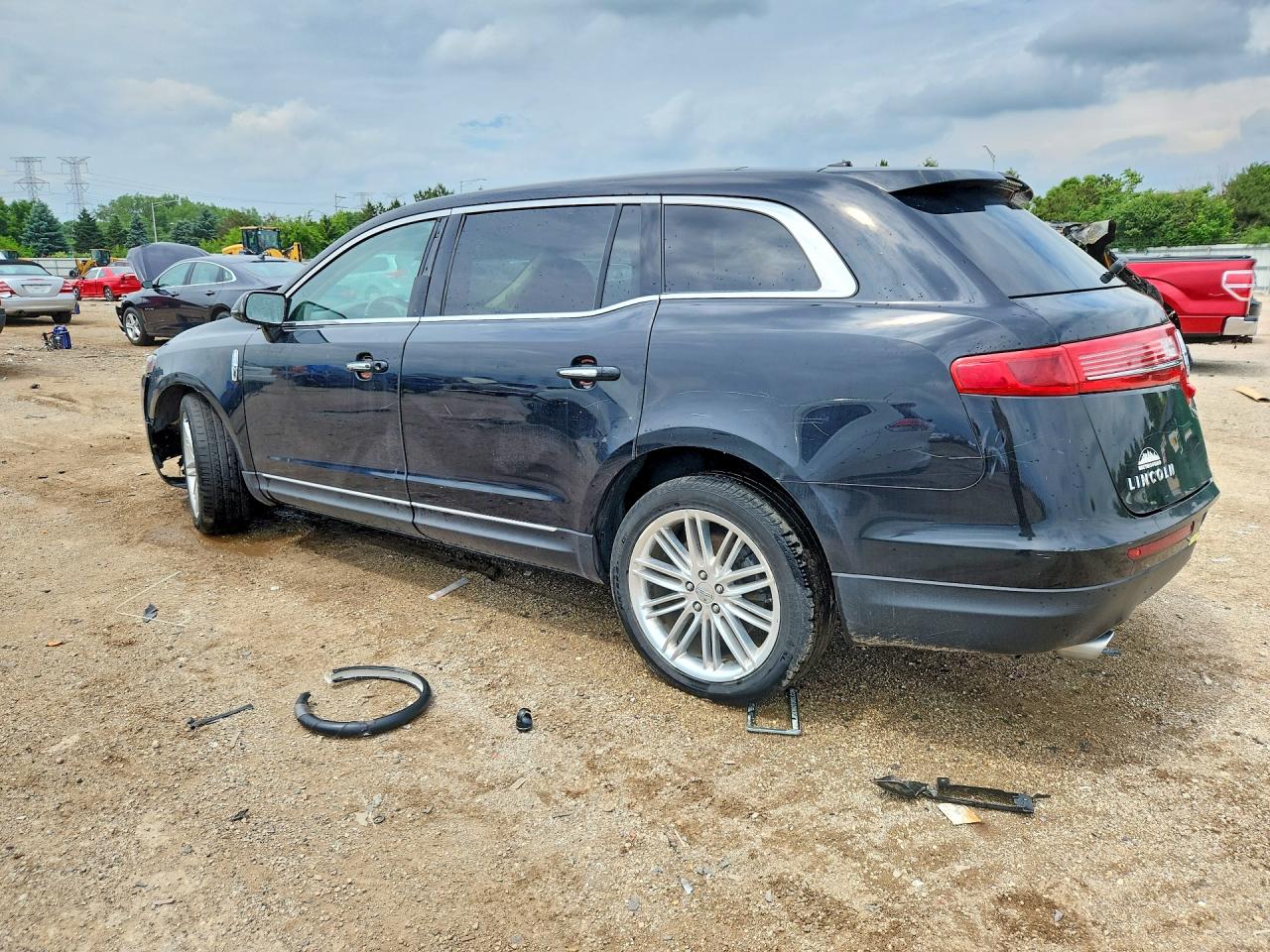 2LMHJ5AT0KBL03805 · 2019 LINCOLN MKT · 2/13