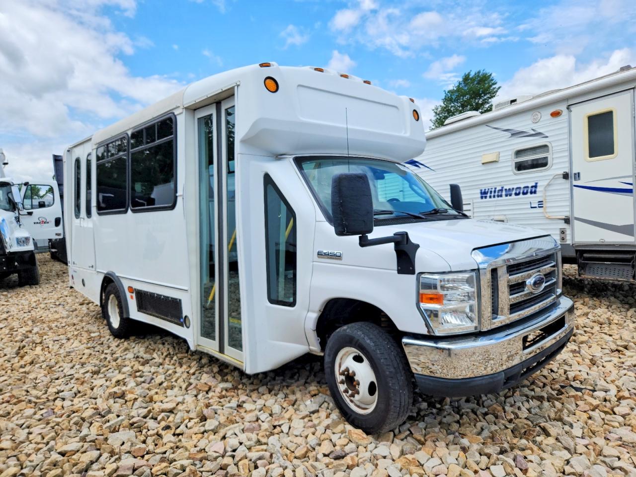1FDFE4FS2HDC13978 · 2017 FORD ECONOLINE