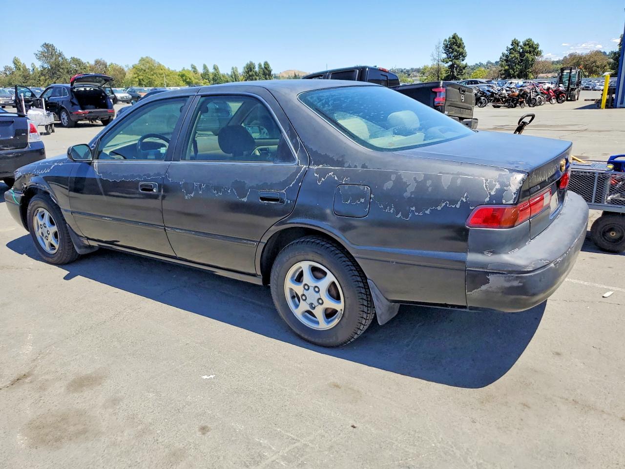 4T1BG22KXVU017575 · 1997 TOYOTA CAMRY /LE/ · 2/12