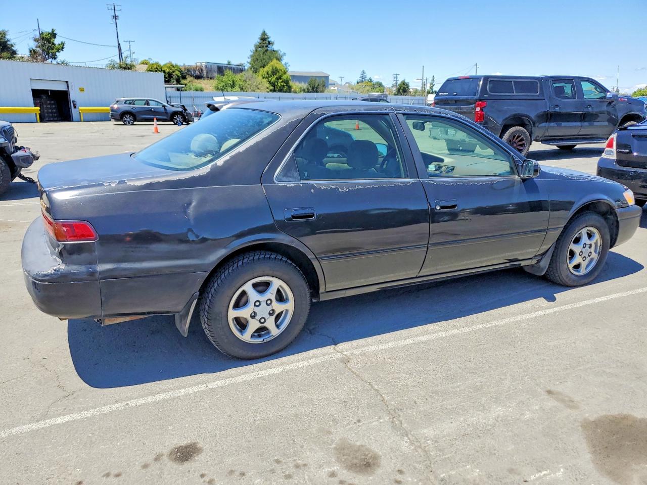 4T1BG22KXVU017575 · 1997 TOYOTA CAMRY /LE/ · 3/12