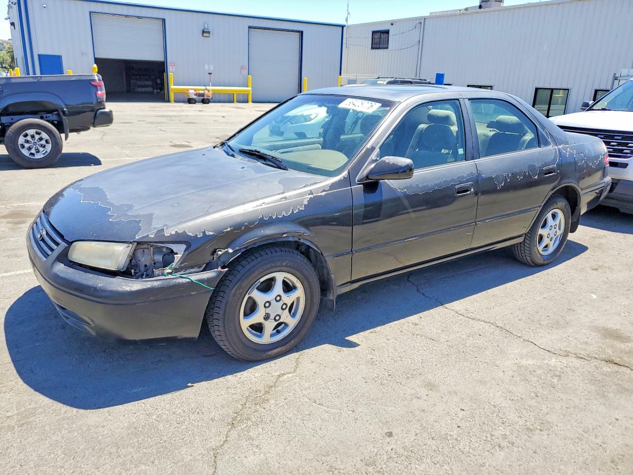 4T1BG22KXVU017575 · 1997 TOYOTA CAMRY /LE/