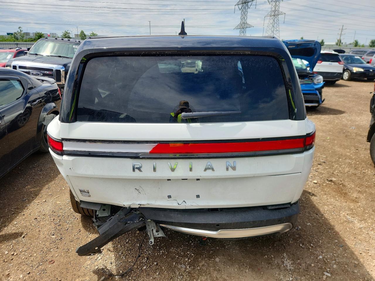 7PDSGBBA5SN074521 · 2025 RIVIAN R1S · 6/12