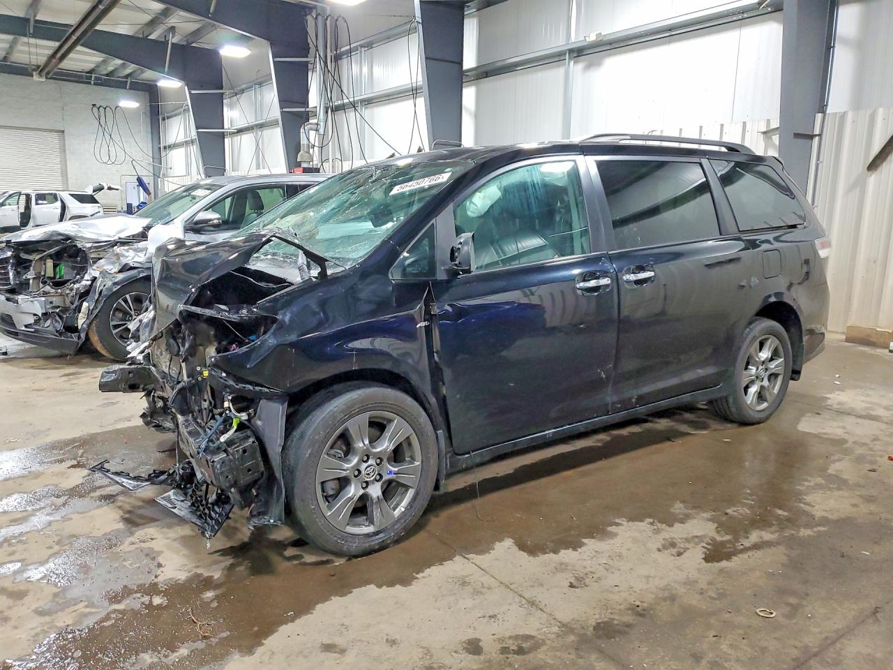5TDEZ3DC9KS215250 · 2019 TOYOTA SIENNA