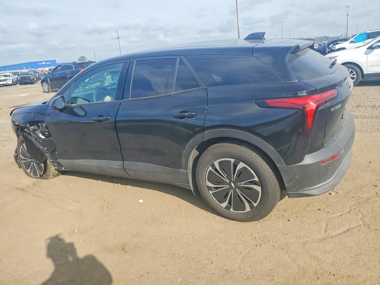 3GNKDARM3TS100929 · 2026 CHEVROLET BLAZER · 2/13