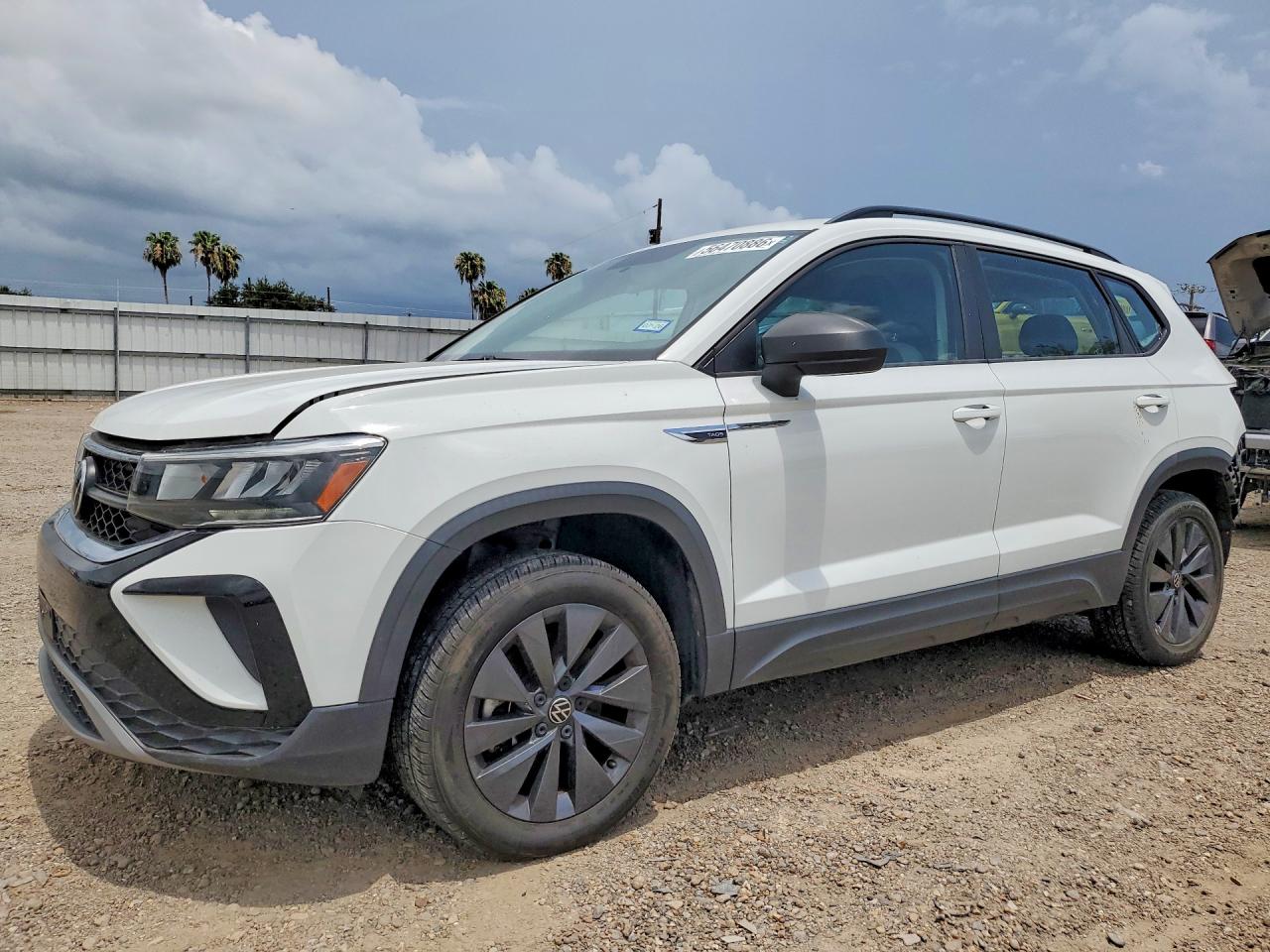 3VVCX7B21NM069625 · 2022 VOLKSWAGEN TAOS