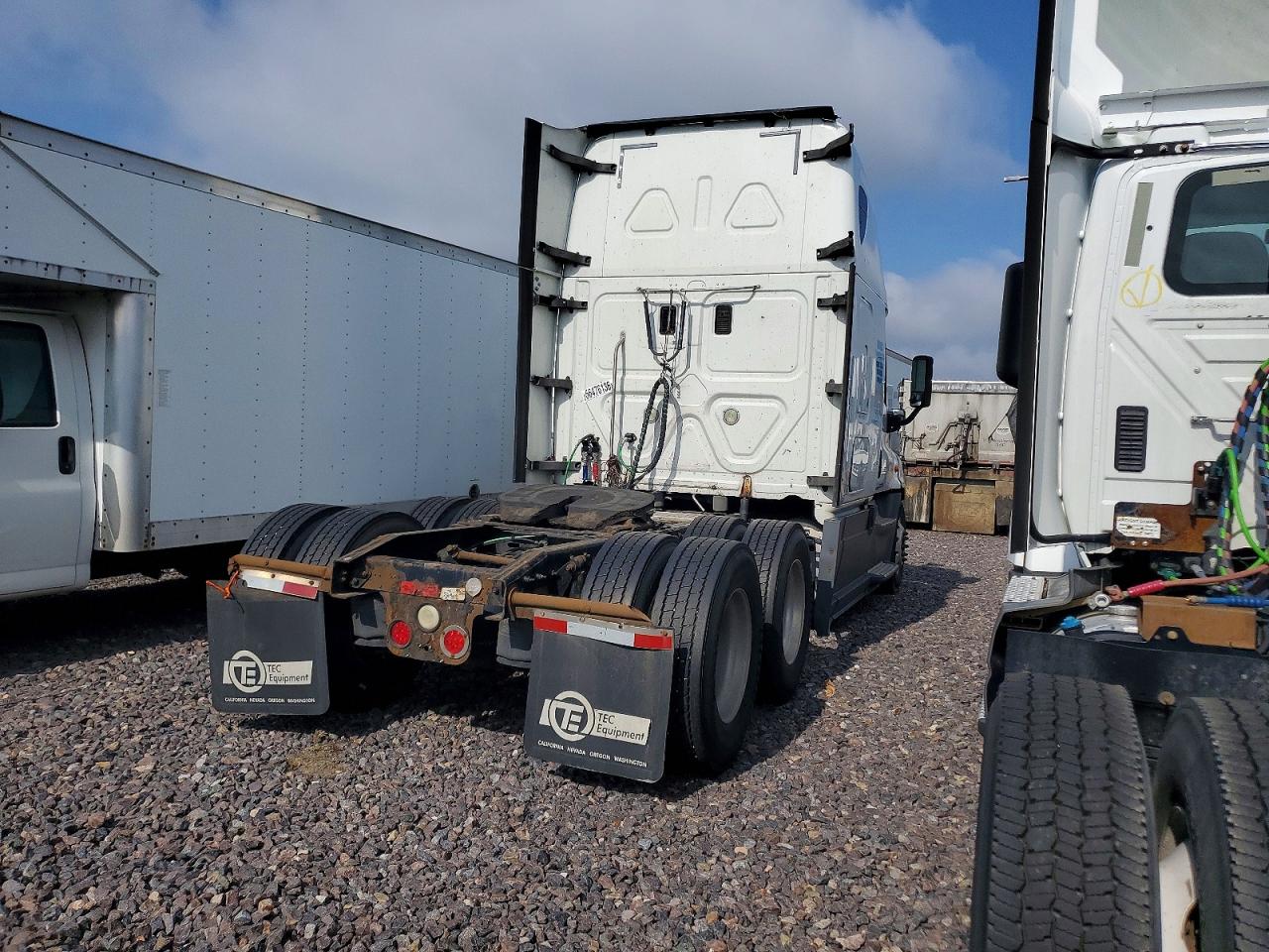 3AKJGLD53ESFX3794 · 2014 FREIGHTLINER CASCADIA · 4/10