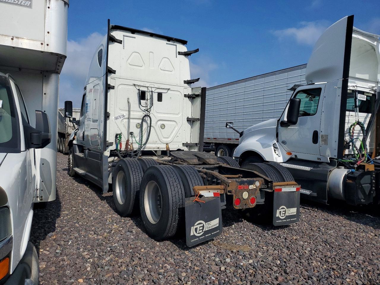 3AKJGLD53ESFX3794 · 2014 FREIGHTLINER CASCADIA · 3/10