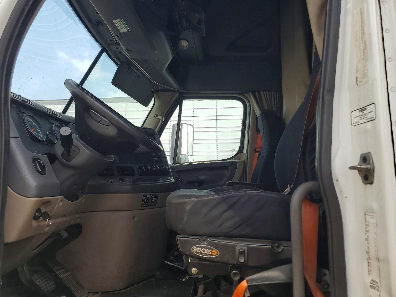 3AKJGLD53ESFX3794 · 2014 FREIGHTLINER CASCADIA · 5/10