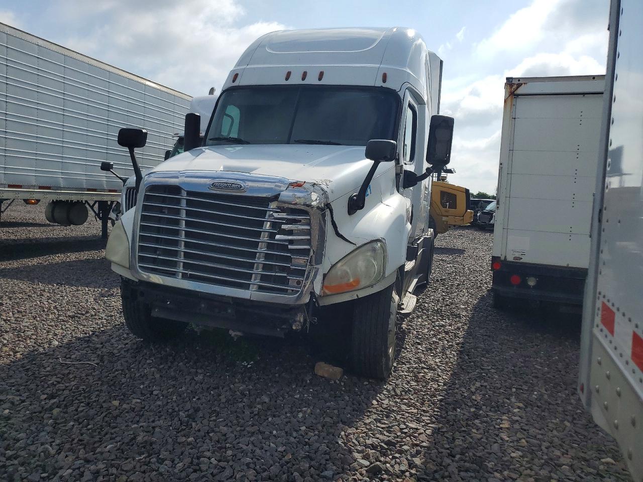 3AKJGLD53ESFX3794 · 2014 FREIGHTLINER CASCADIA · 2/10