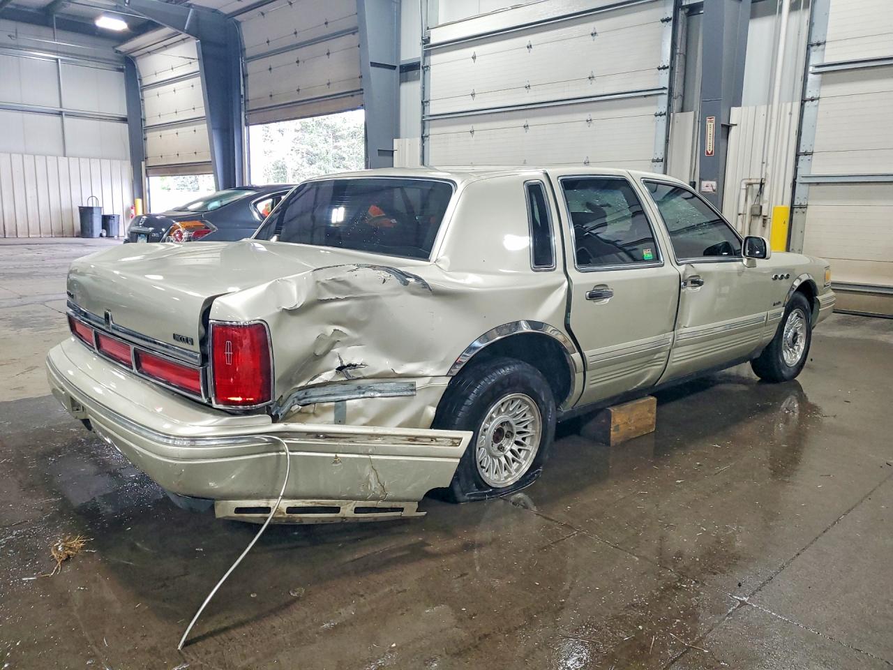 1LNLM81W0VY754975 · 1997 LINCOLN TOWN CAR · 3/12