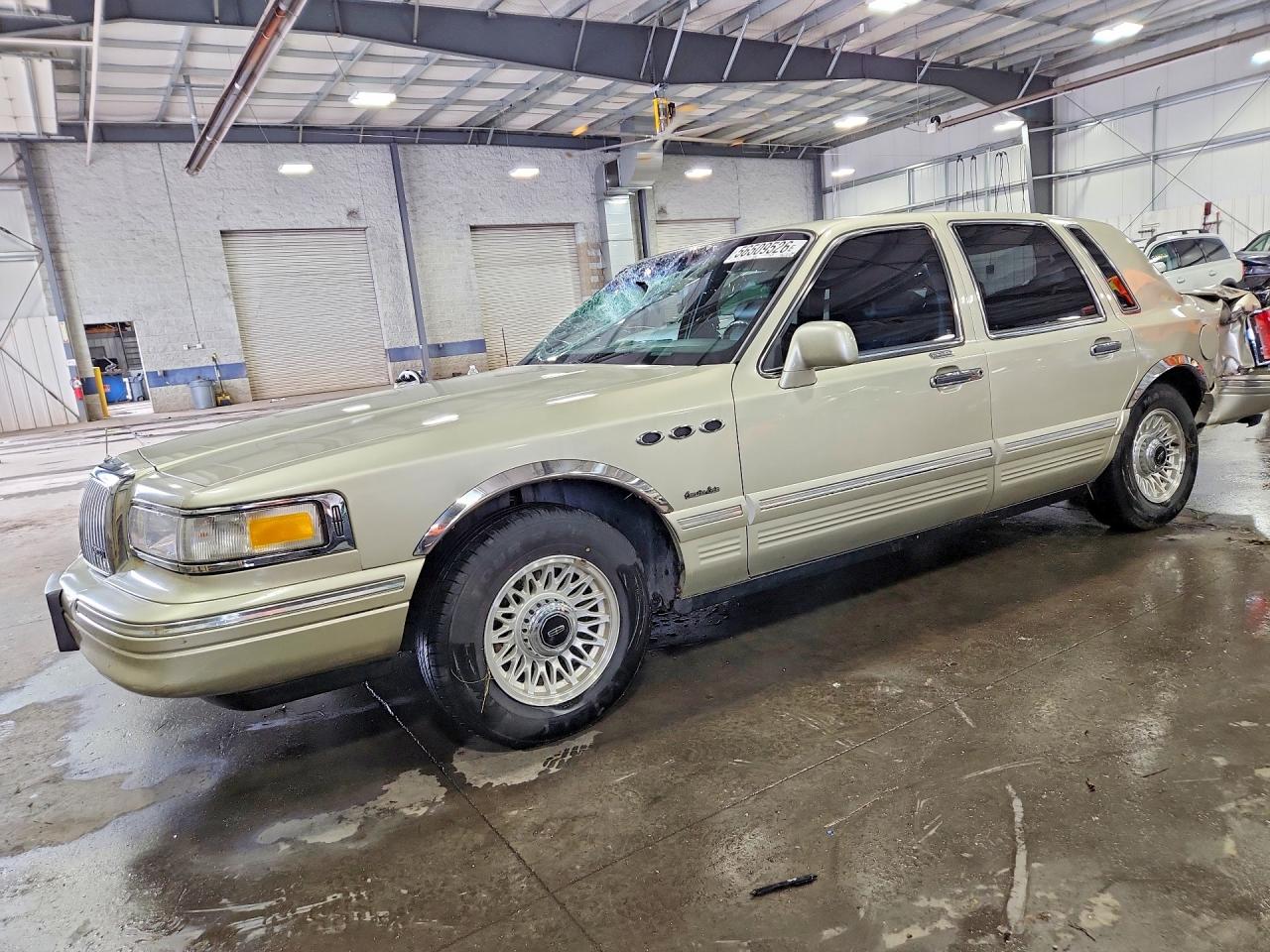 1LNLM81W0VY754975 · 1997 LINCOLN TOWN CAR