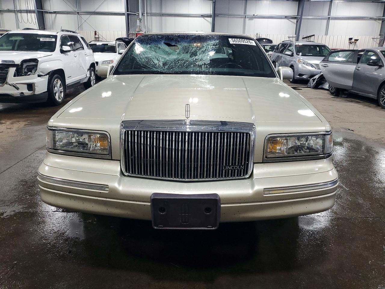 1LNLM81W0VY754975 · 1997 LINCOLN TOWN CAR · 5/12