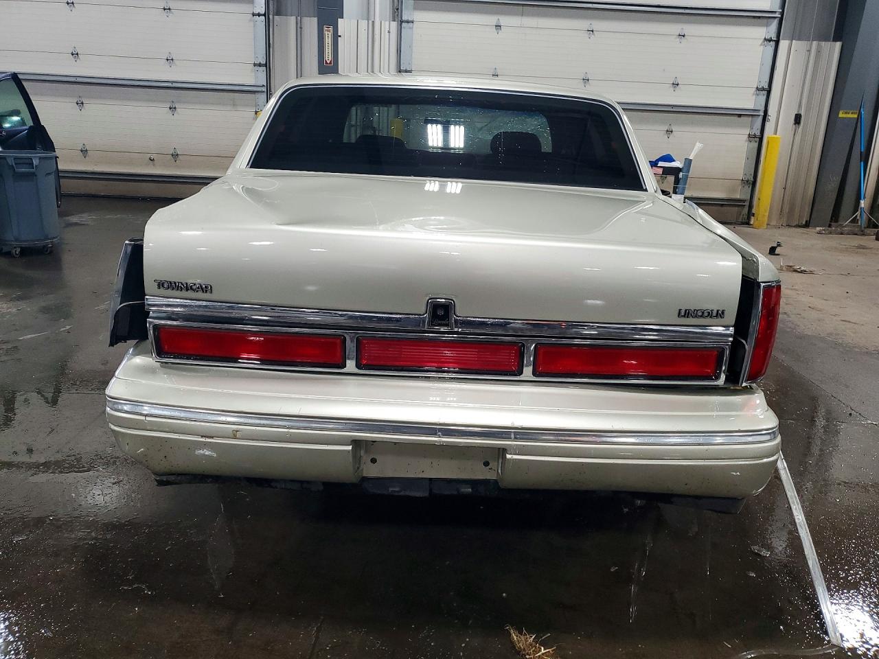 1LNLM81W0VY754975 · 1997 LINCOLN TOWN CAR · 6/12