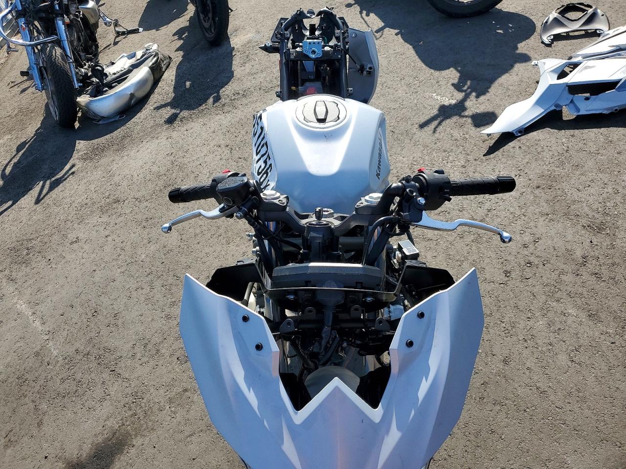 ML5EXGH15SDA55916 · 2025 KAWASAKI EX500 · 5/10