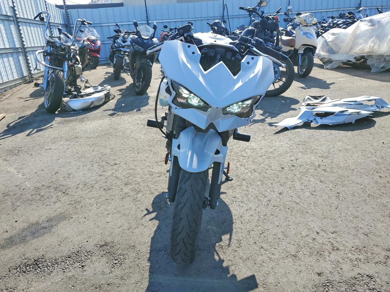 ML5EXGH15SDA55916 · 2025 KAWASAKI EX500 · 2/10