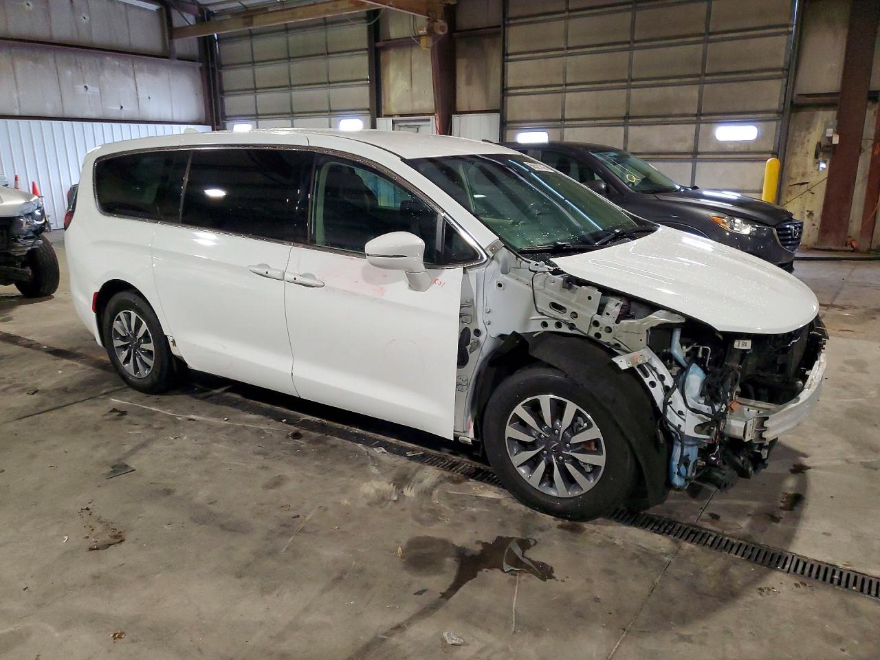 2C4RC1L71NR139600 · 2022 CHRYSLER PACIFICA · 4/14