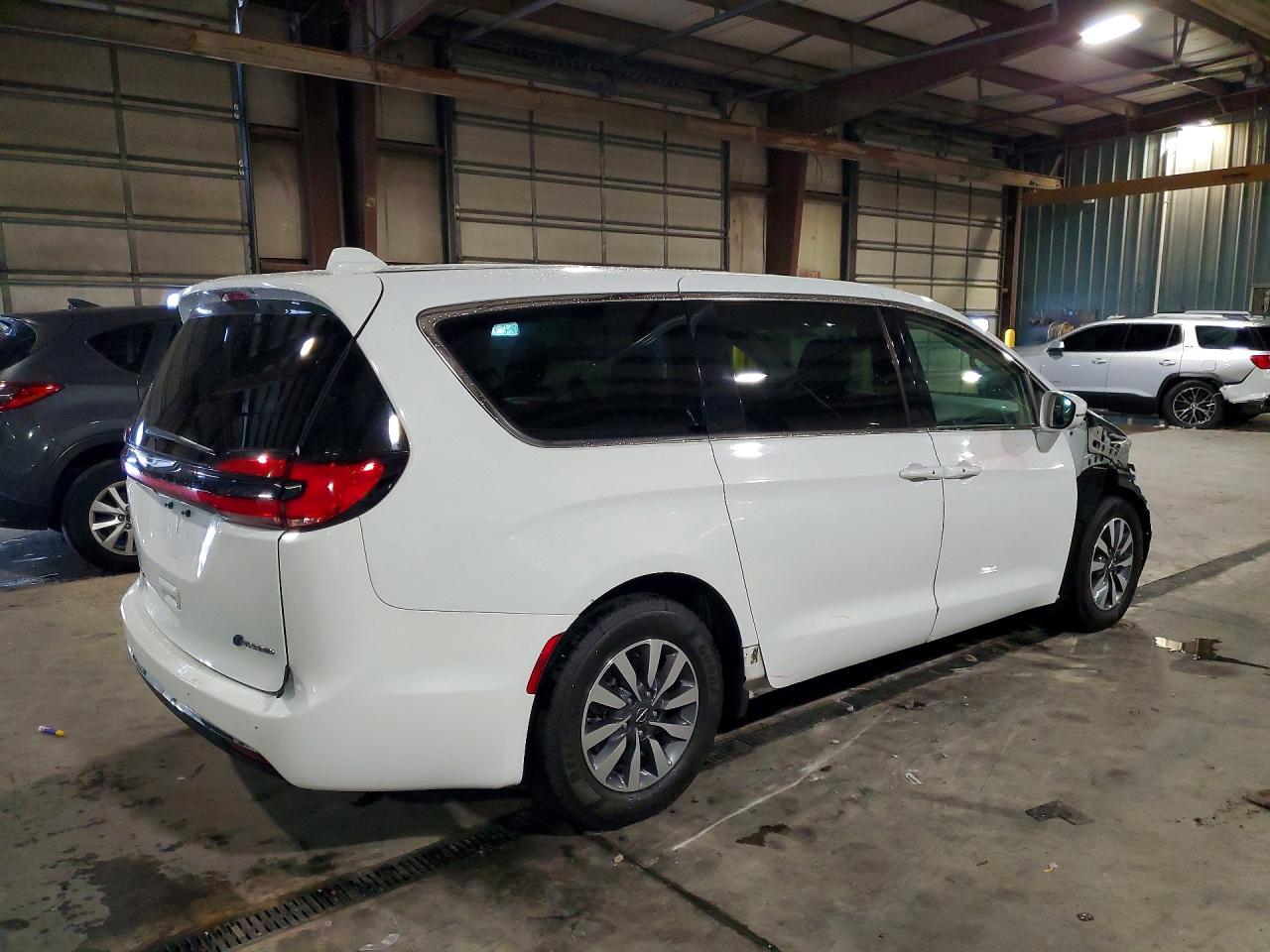 2C4RC1L71NR139600 · 2022 CHRYSLER PACIFICA · 3/14