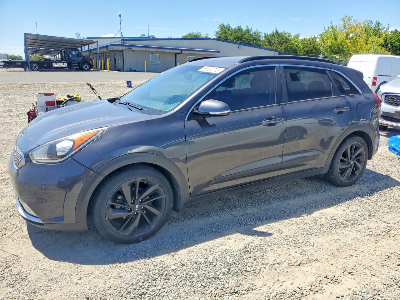 KNDCC3LC6J5149562 · 2018 KIA NIRO