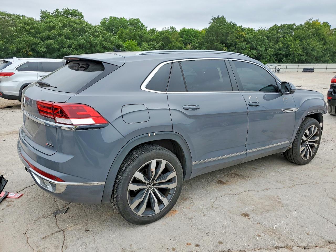 1V2RE2CA8LC220030 · 2020 VOLKSWAGEN ATLAS CROSS SPORT · 3/14