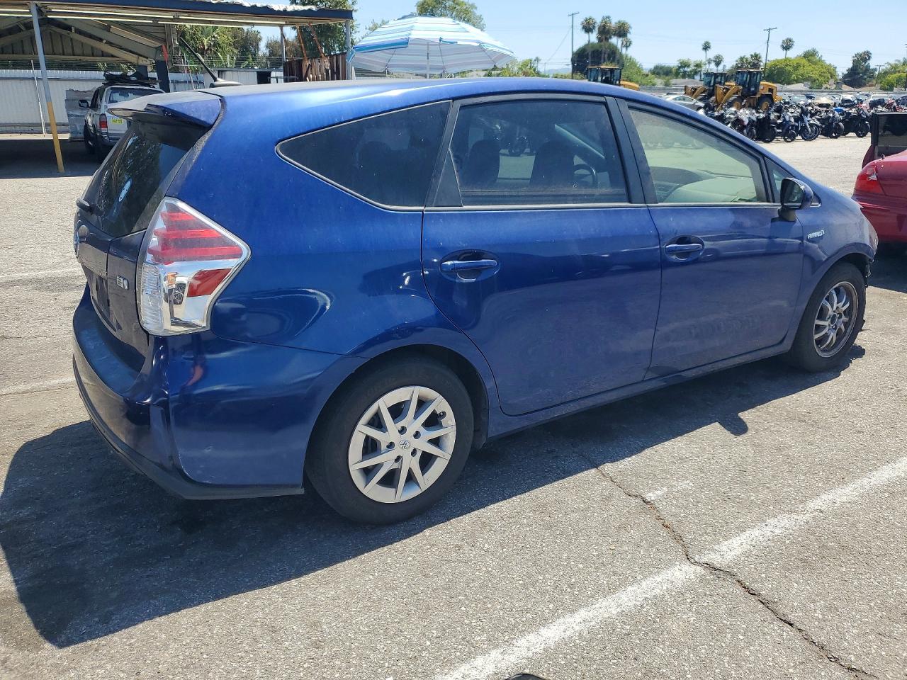 JTDZN3EU2HJ070997 · 2017 TOYOTA PRIUS V · 3/13