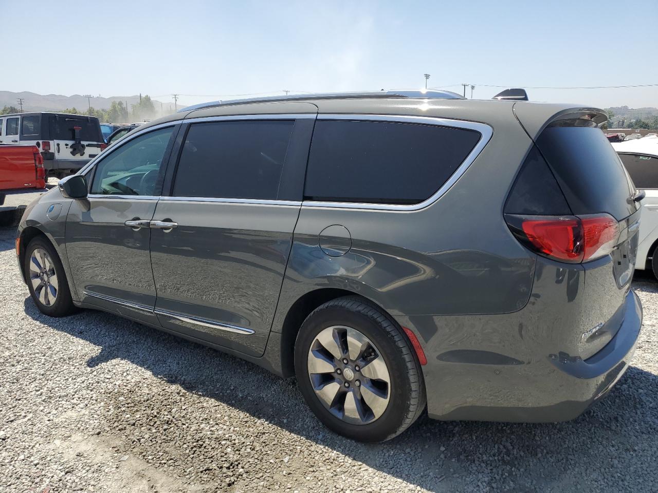 2C4RC1N73LR263264 · 2020 CHRYSLER PACIFICA · 2/13