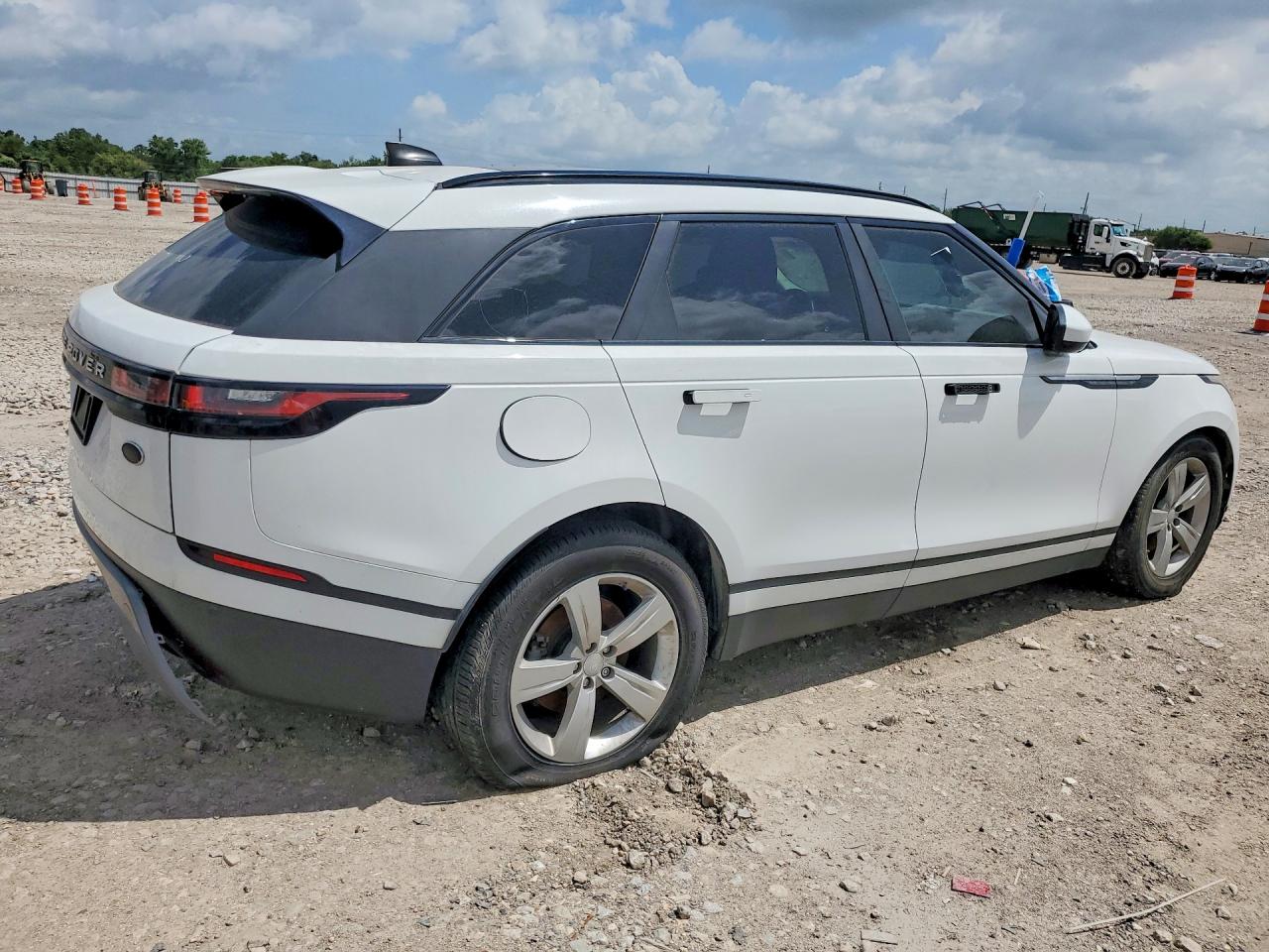 SALYB2RV7JA730158 · 2018 LAND ROVER RANGE ROVER VELAR · 3/11