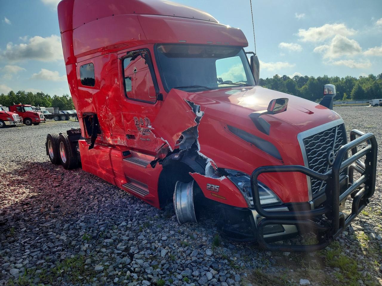 2022 VOLVO VN
