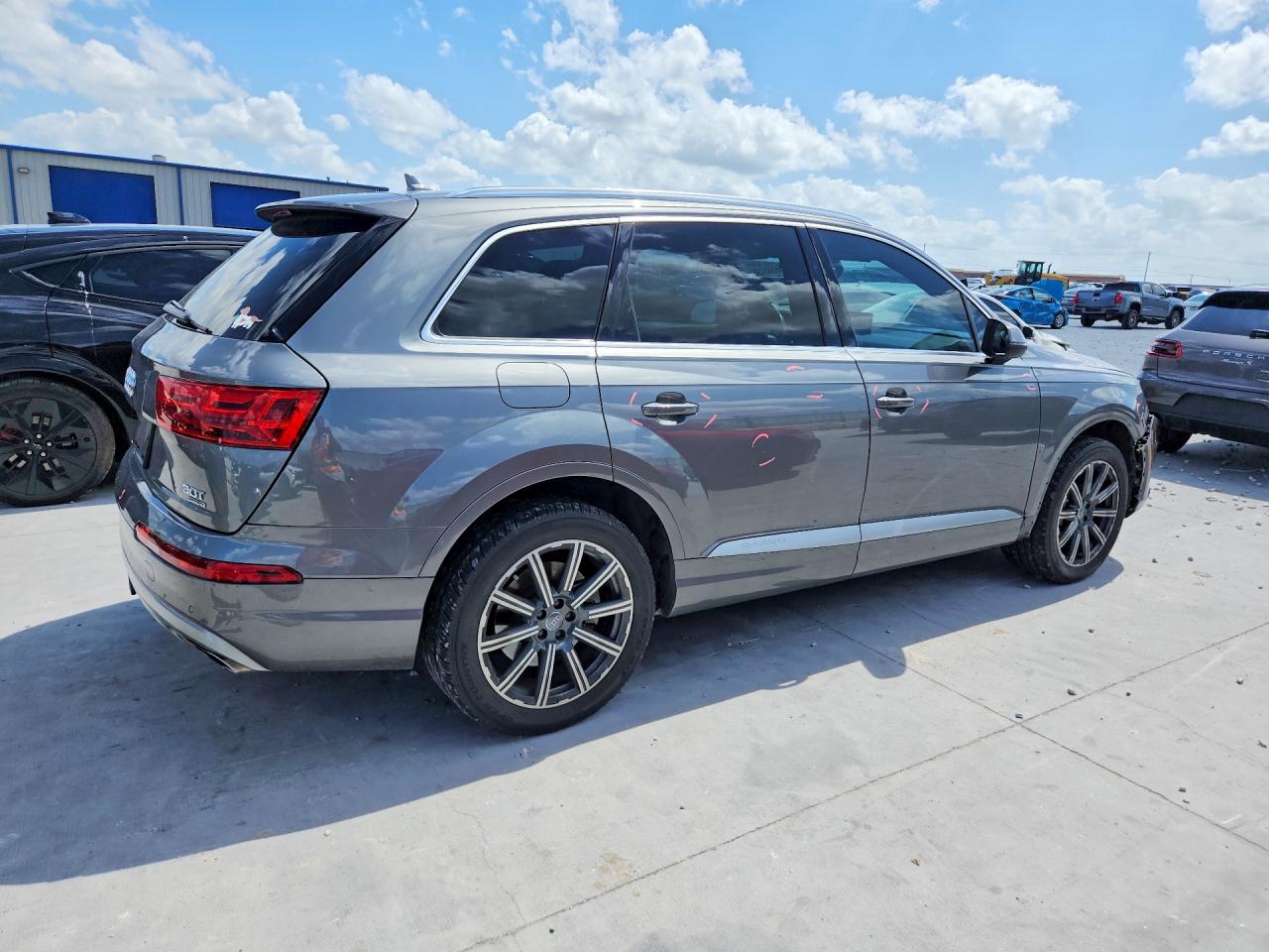 WA1LAAF76HD058729 · 2017 AUDI Q7 · 3/14