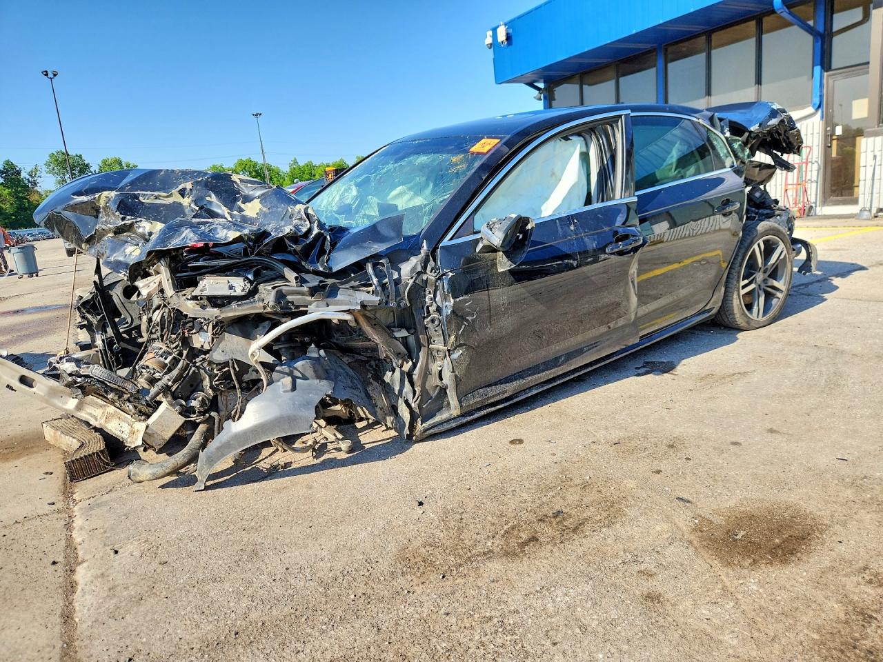 WAUENAF4XHN002311 · 2017 AUDI A4