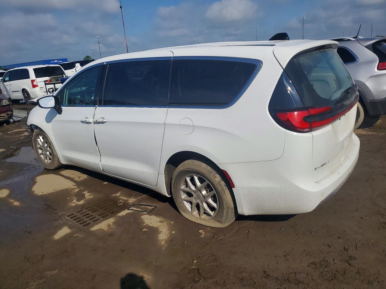 2C4RC1BG0RR145525 · 2024 CHRYSLER PACIFICA · 2/13