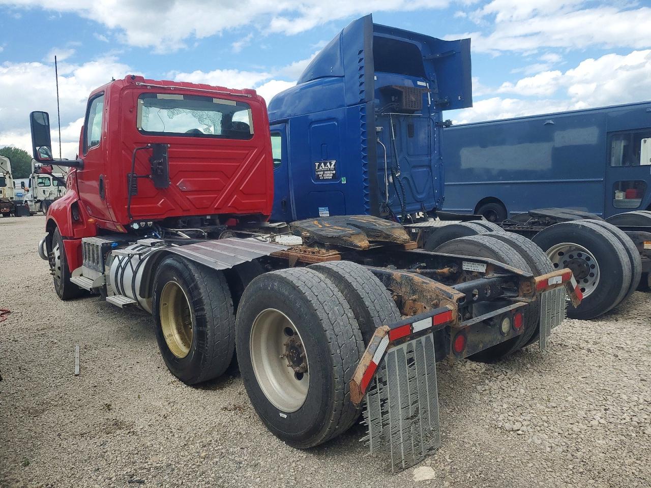 3HSDZAPR7JN631085 · 2018 INTERNATIONAL LT625 · 3/10