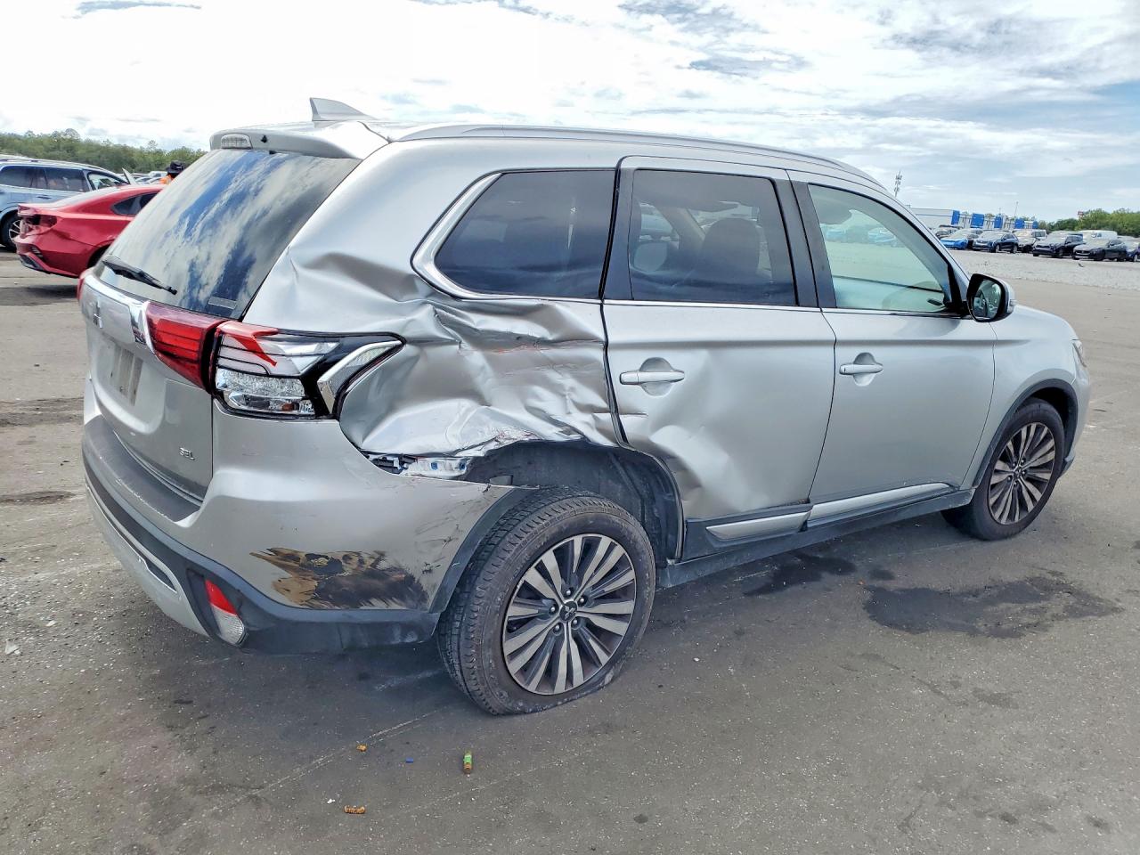 JA4AZ3A39LZ027020 · 2020 MITSUBISHI OUTLANDER · 3/13