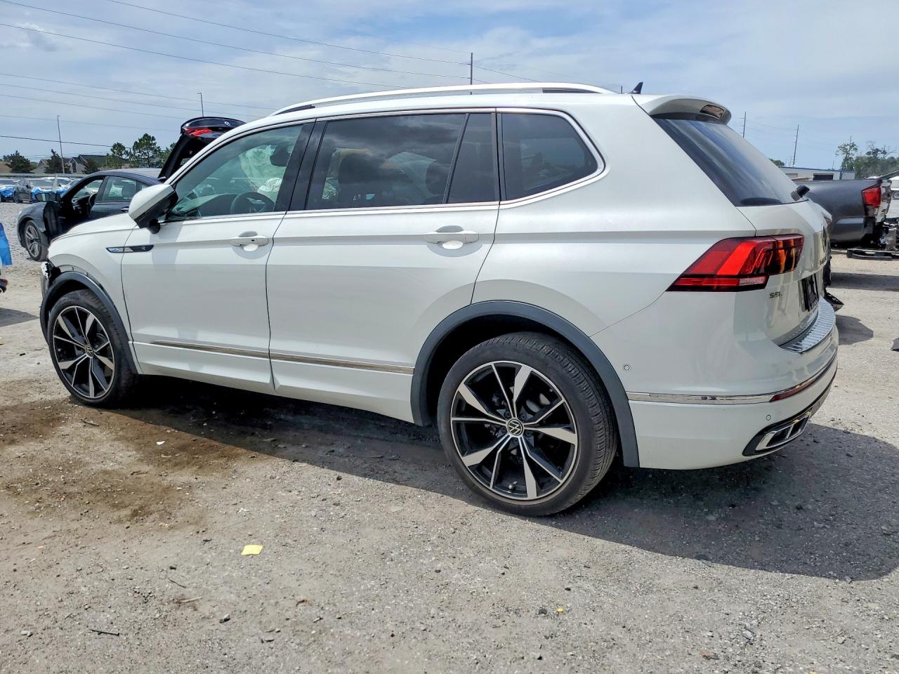 3VV4B7AX2RM054069 · 2024 VOLKSWAGEN TIGUAN · 2/14