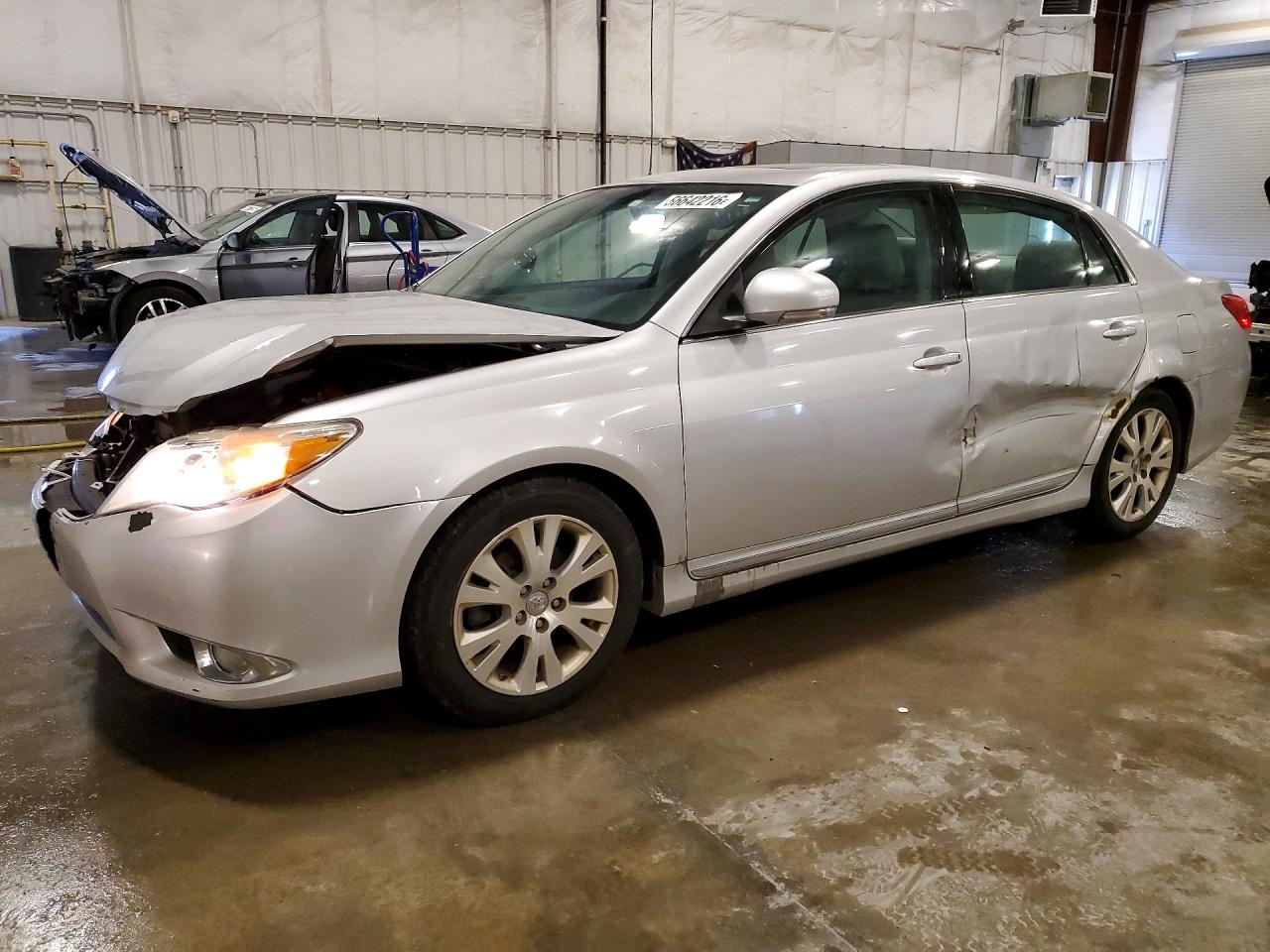 4T1BK3DB7BU400631 · 2011 TOYOTA AVALON