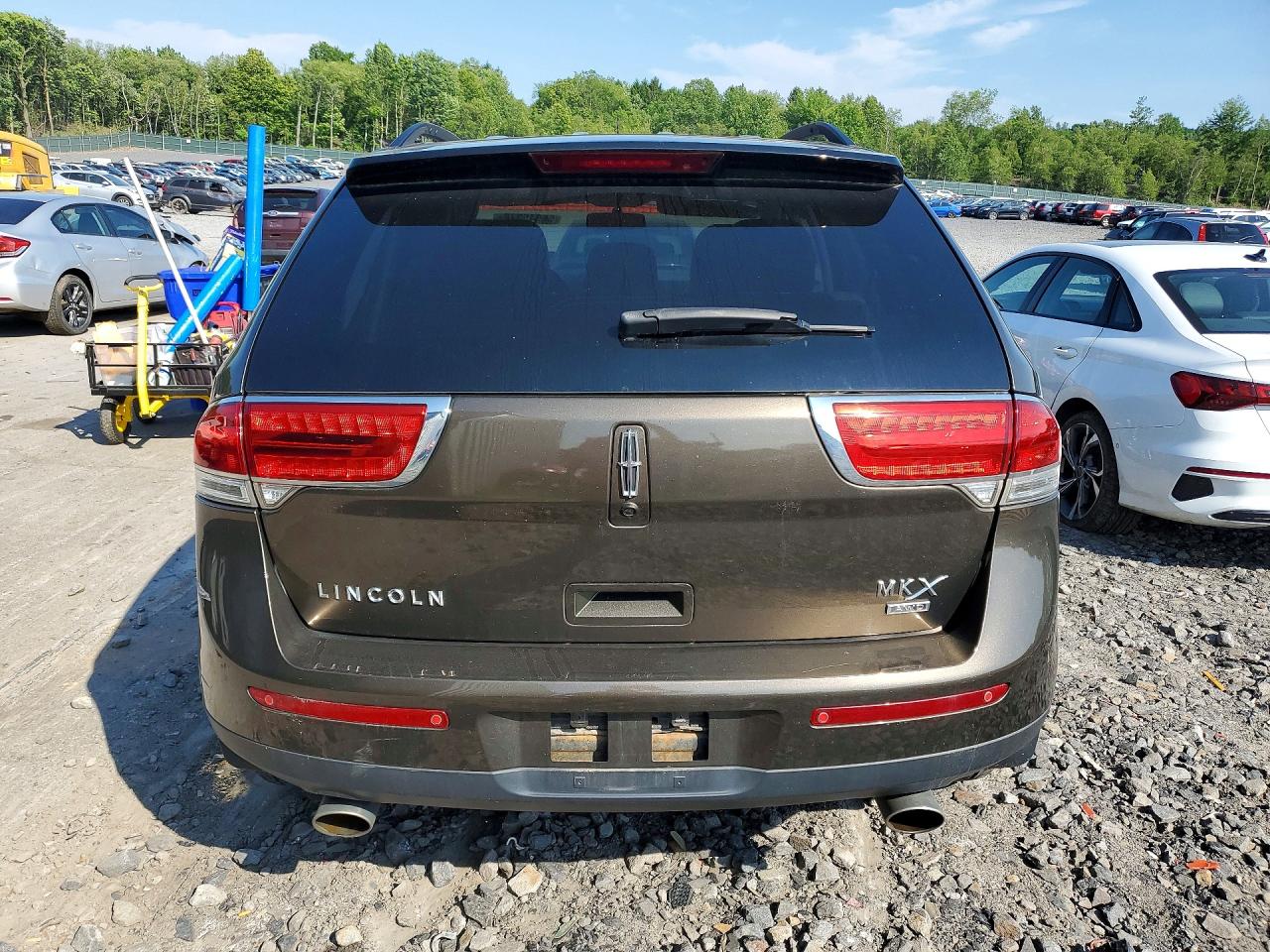 2LMDJ8JK5BBJ21539 · 2011 LINCOLN MKX · 6/13