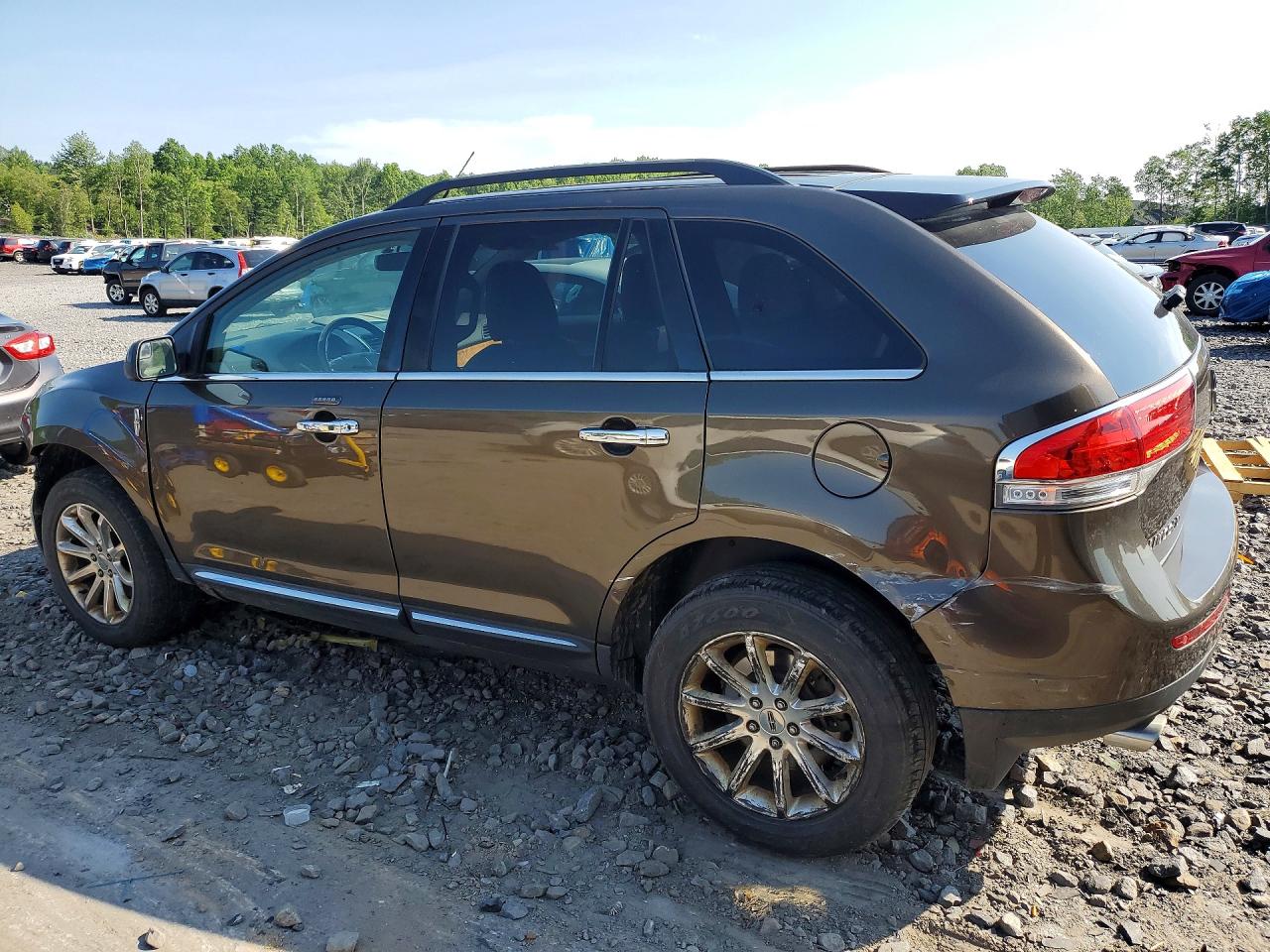 2LMDJ8JK5BBJ21539 · 2011 LINCOLN MKX · 2/13
