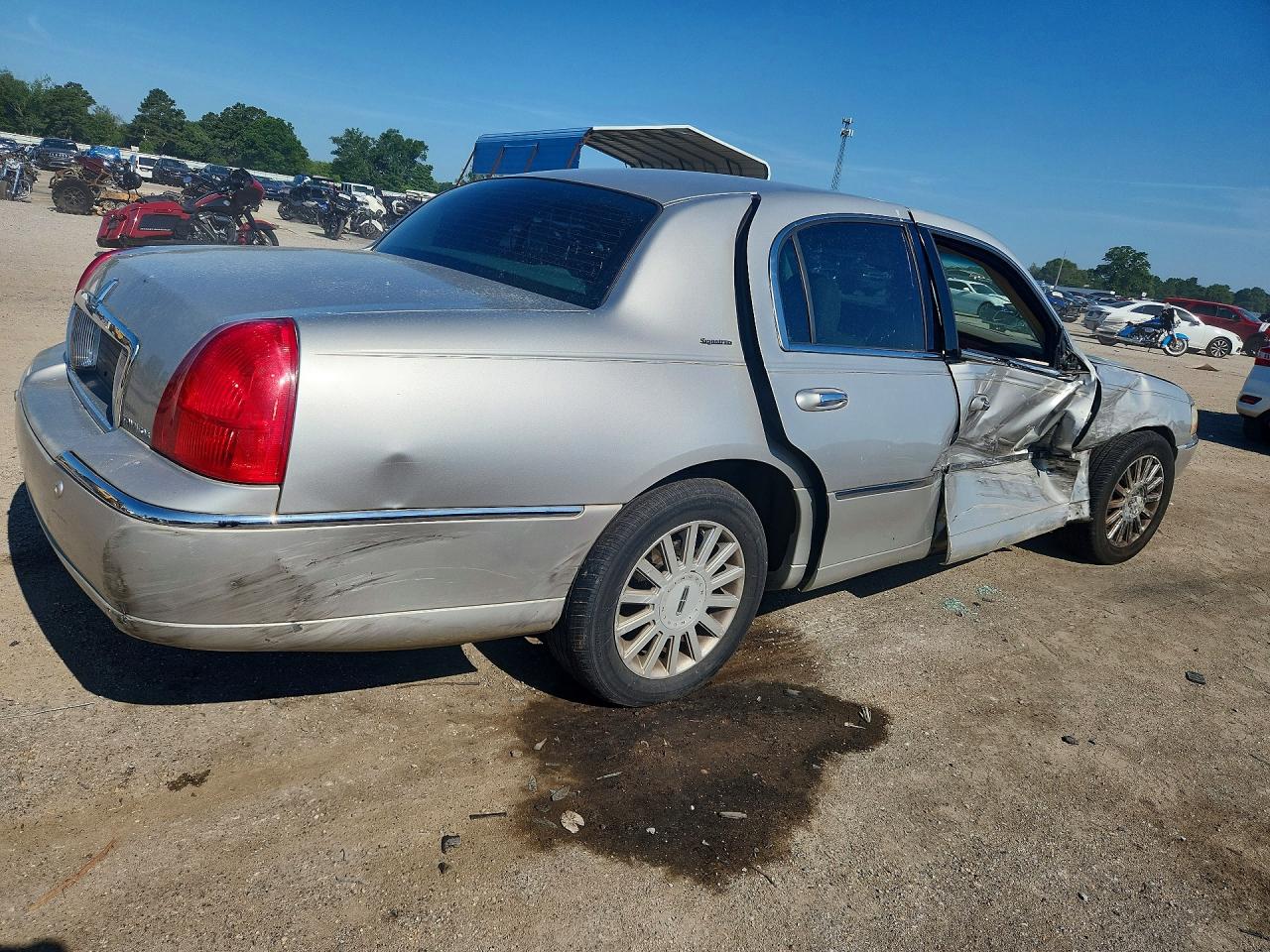 1LNHM81W85Y671803 · 2005 LINCOLN TOWN CAR · 3/11