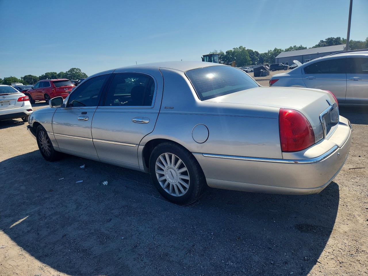 1LNHM81W85Y671803 · 2005 LINCOLN TOWN CAR · 2/11