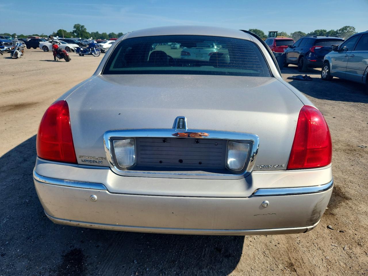 1LNHM81W85Y671803 · 2005 LINCOLN TOWN CAR · 5/11