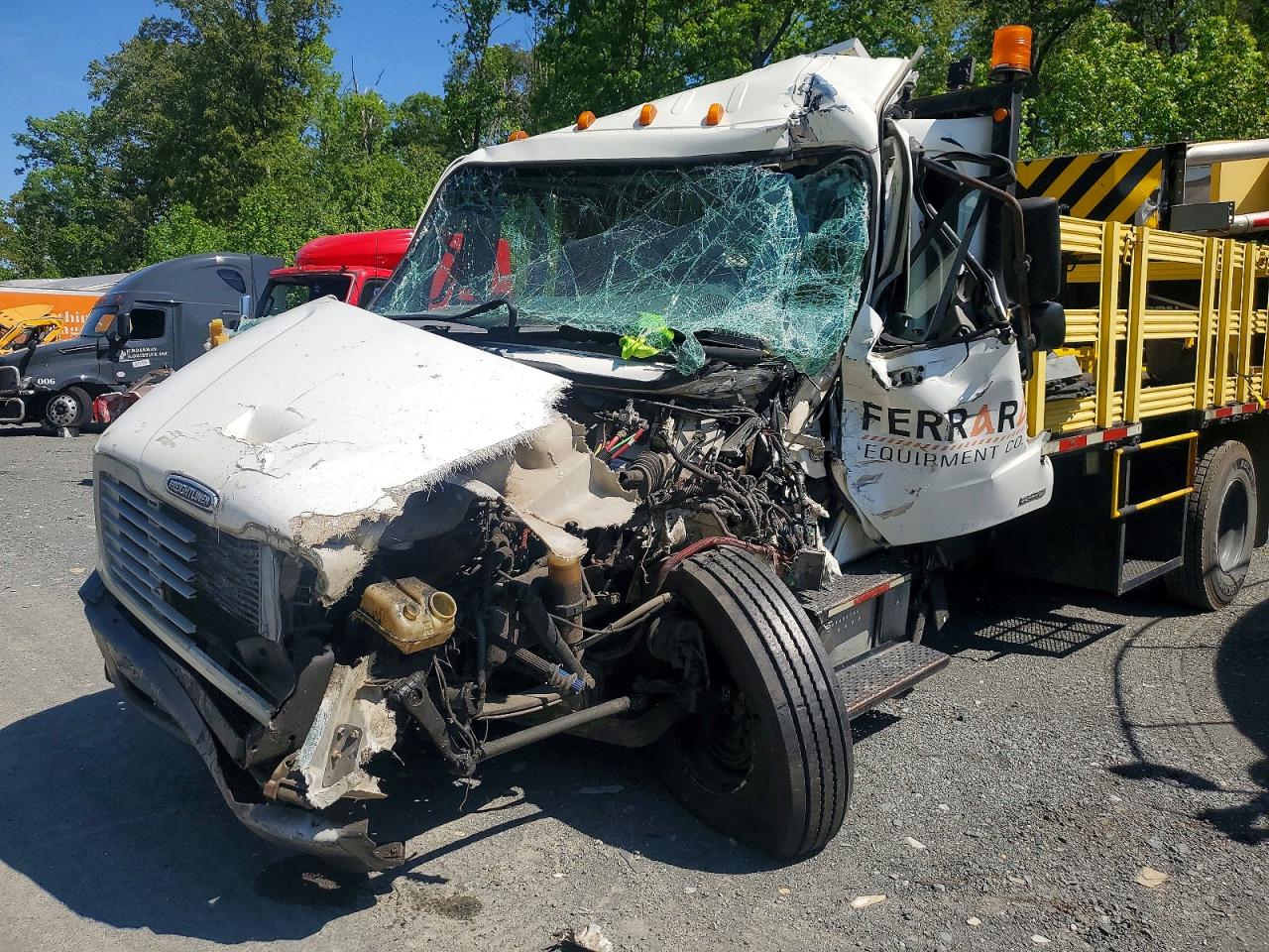 1FVACWDC25HV07739 · 2005 FREIGHTLINER M2 · 9/10