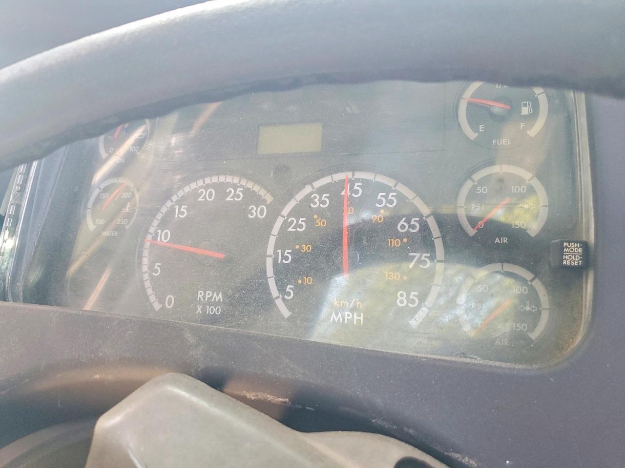 1FVACWDC25HV07739 · 2005 FREIGHTLINER M2 · 8/10