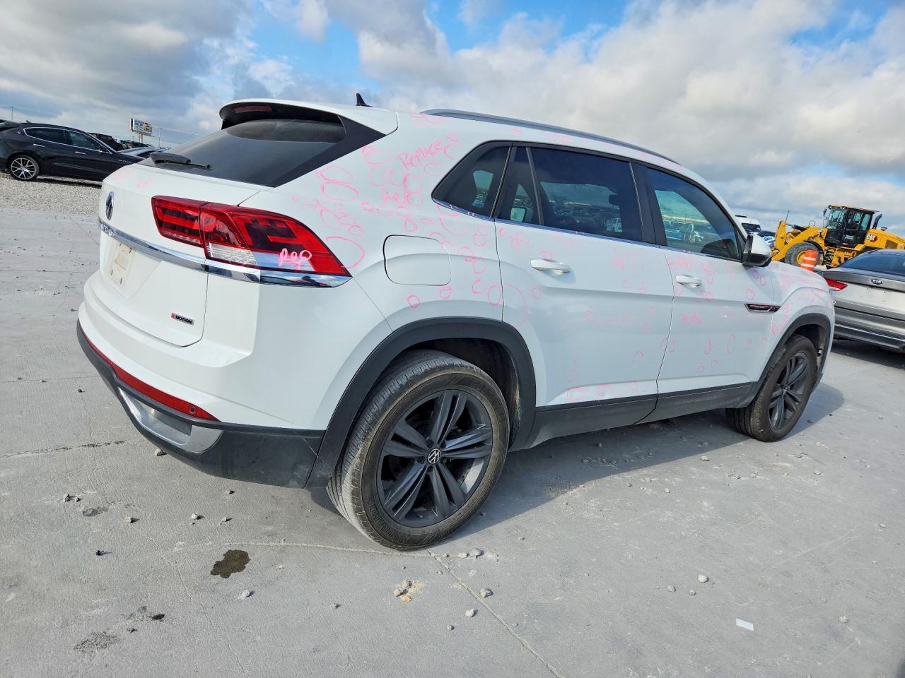 1V2KC2CA3MC233387 · 2021 VOLKSWAGEN ATLAS CROSS SPORT · 3/13